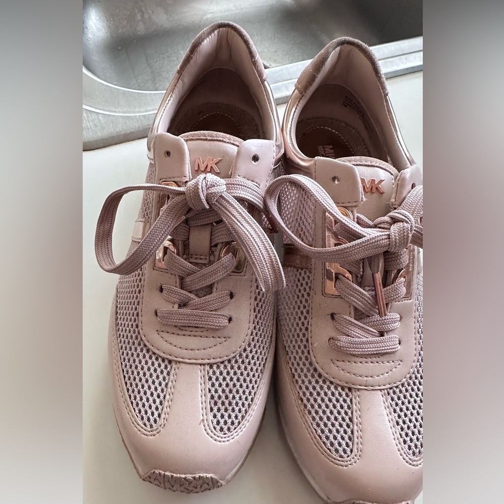 MICHAEL KORS MK MAGGIE TRAINER SNEAKERS SZ:7 PINK BLUSH ROSE GOLD WOMENS - Picture 2 of 10